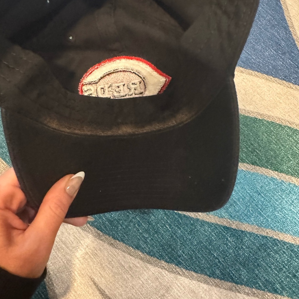 Cincinnati Reds Baseball Hat - Picture 5 of 5